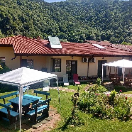 Кръчмъ При Байката Hotel Ribarica Bagian luar foto