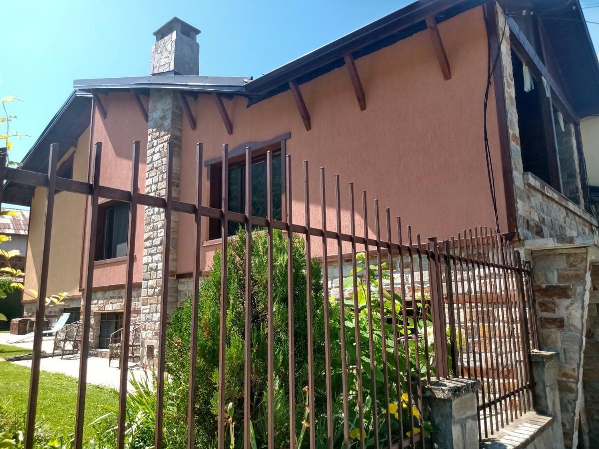 Кръчмъ При Байката Hotel Ribarica Bagian luar foto